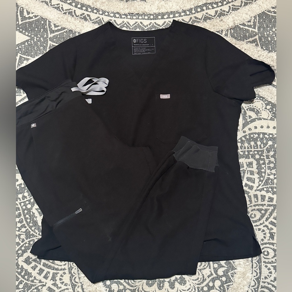 Size large women’s Figs scrub set Zamora joggers and Catrina top